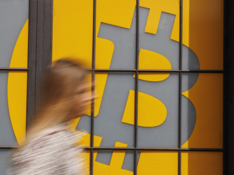 Распродажба на крипто пазарот, биткоинот падна за уште 10 отсто