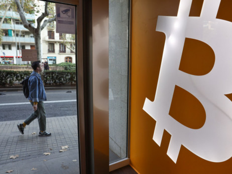 Биткоинот колеблив додека трговците го разгледуваат влијанието на ЕТФ