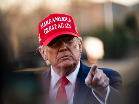 Дали тарифната војна на Трамп носи ренесанса или рецесија за САД?