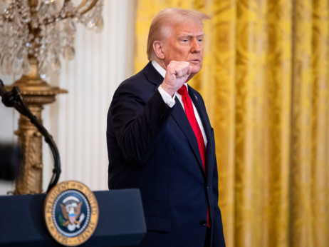Накратко од светот: Трамп воведе царини за увоз на автомобили