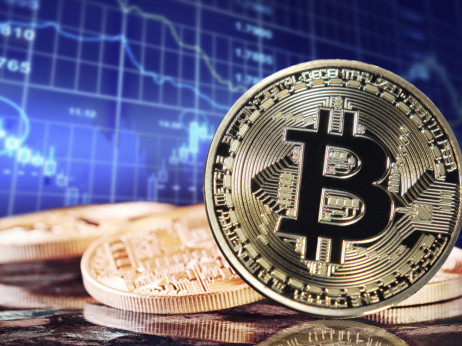 Дали времето работи во корист на биткоинот на неговиот пат да стане новото злато?